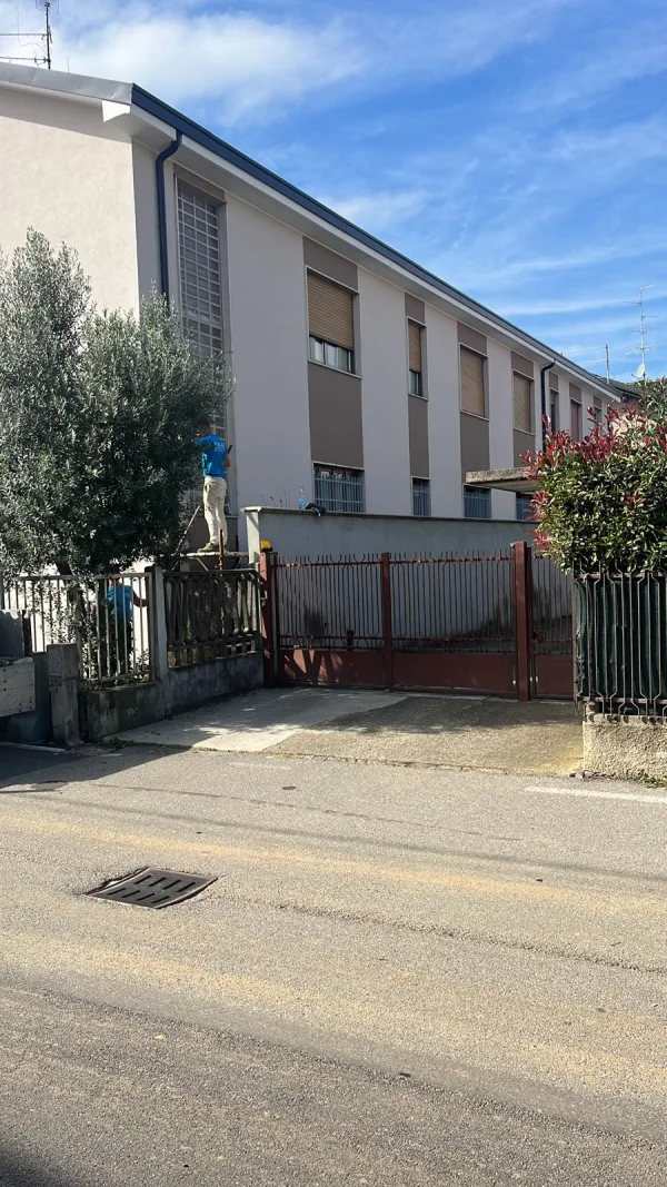 Facciata abitazione e negozio