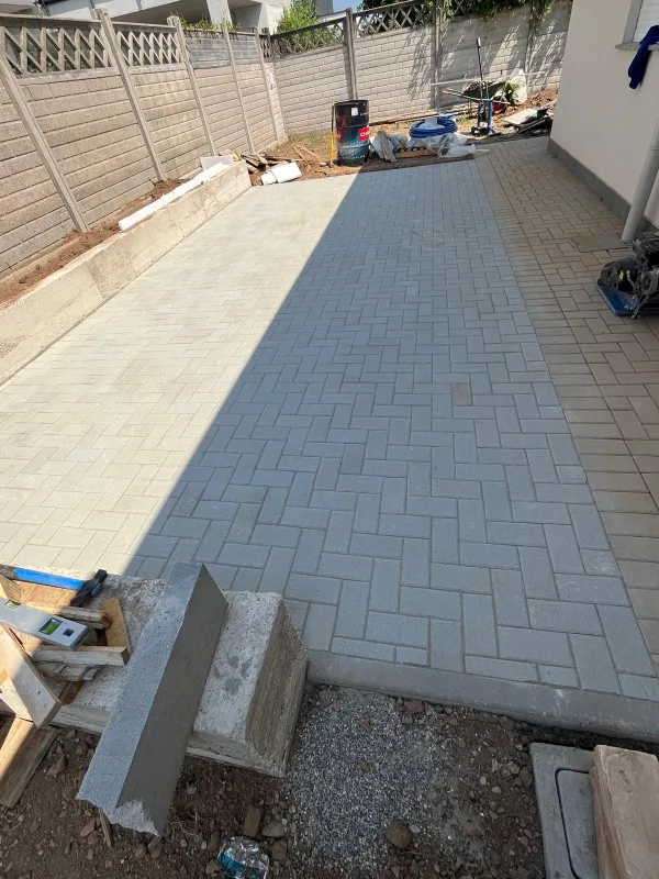 Pavimenti in autobloccanti.